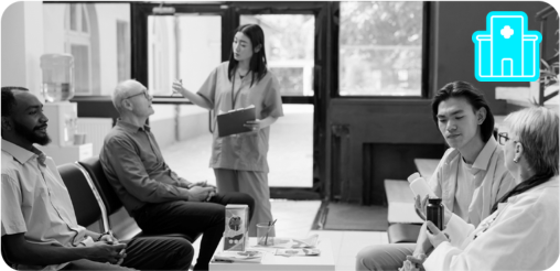 Personal de salud conversando