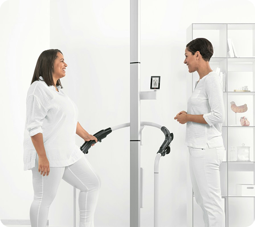 Dos mujeres en un consultorio